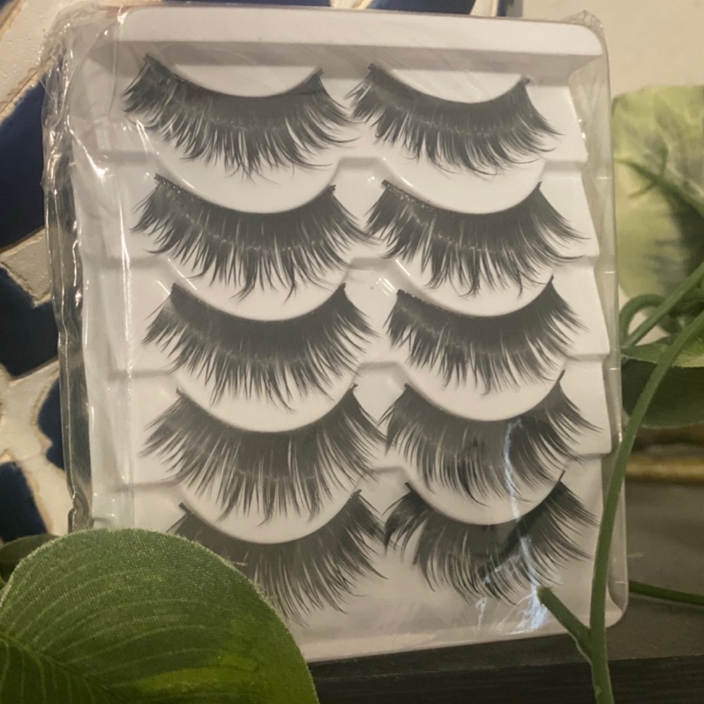 Extra Long 5 pairs of 3D Lashes - Picture 2 of 2